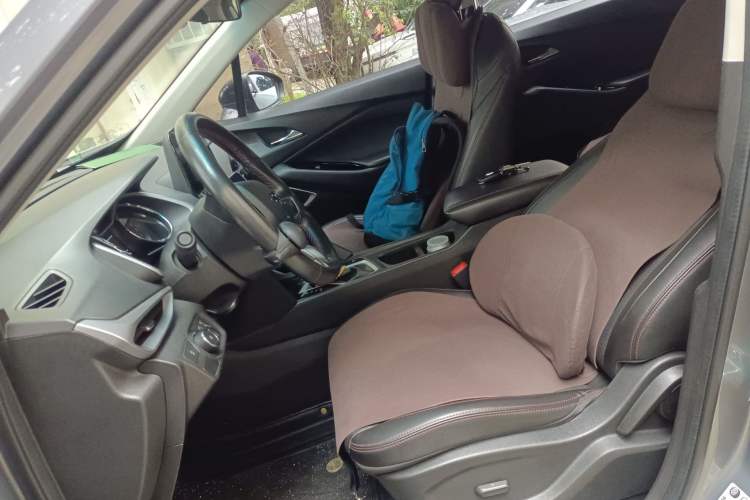 Used Chevrolet Orlando 2020 Light Hybrid Redline 530T Automatic Enjoyment Edition (5+2 Models) Left Front Seat