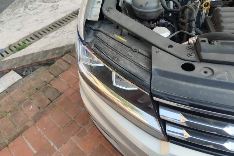 Used Volkswagen Tiguan L 2019 Revised Version 280TSI Automatic Two-Wheel Drive Panoramic Comfort Edition China VI Standard Right Front Headlight