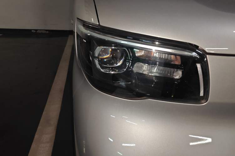 Used Wuling Zhiguang New Energy 2025 Comfort Model Right Front Headlight