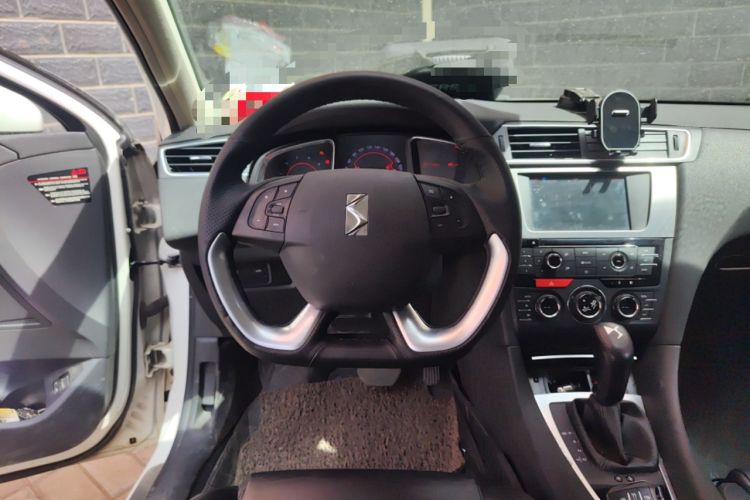 Used DS 5LS 2014 1.6T Luxury Edition THP160 Steering Wheel