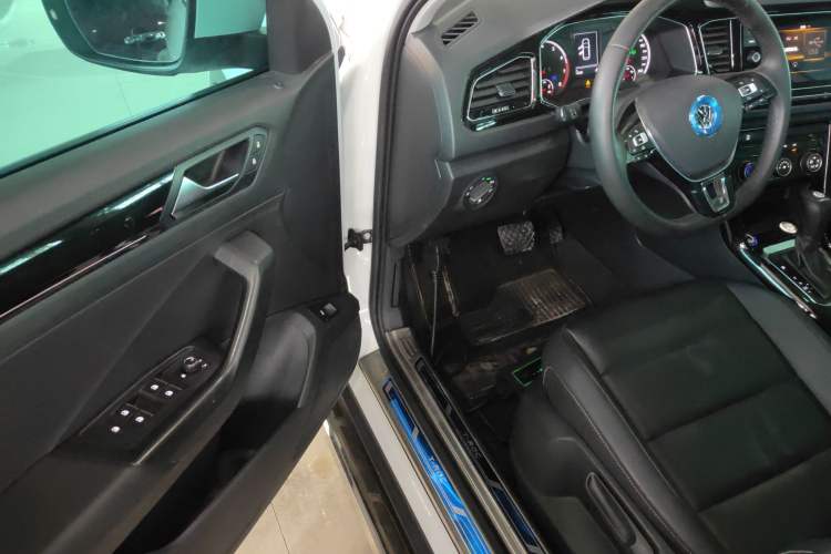 Used Volkswagen T-ROC 2019 280TSI DSG Two-Wheel Drive Comfort Version China VI Standard Driver Seat