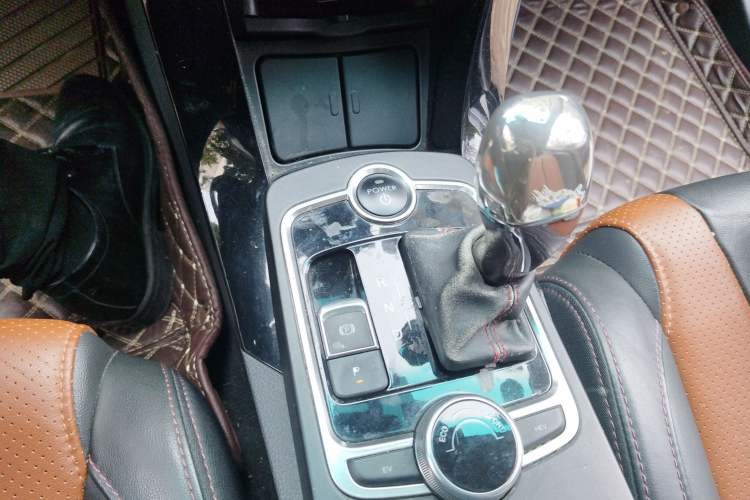 Used BYD Qin New Energy 2015 1.5T Dual-Crown Flagship Plus Edition Gear Lever