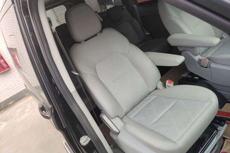 Used Ford Transit 2023 2.0T Diesel Automatic Commercial & Travel Version Mid-axle Low-roof Design 7/8/9-Seater