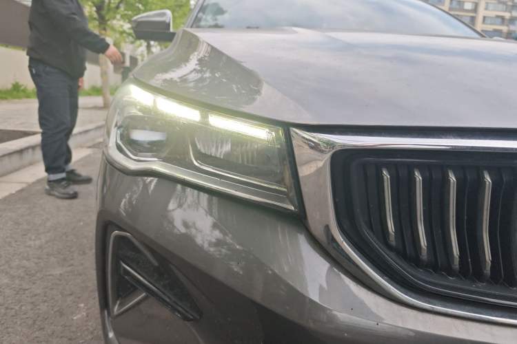 Used Geely Auto Emgrand 2022 4th Generation 1.5L CVT Luxury Model Right Front Headlight