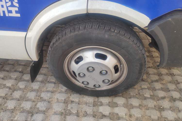 Used Iveco Daily 2023 2.5T A37M1 Long Wheelbase Mid-Height Dual-Tire Manual Door 5-9 Seater