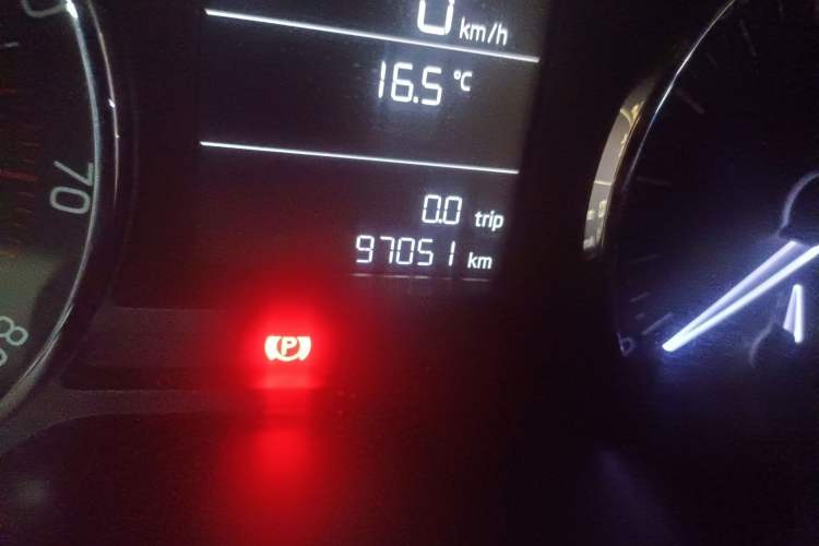 Used Skoda Octavia 2015 1.6L Manual Eado Edition Odometer Close Up