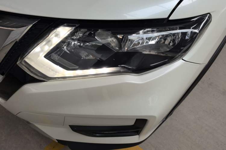 Used Nissan X-Trail 2017 2.0L CVT Comfort Edition 2WD Left Front Headlight