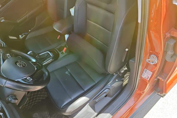 Used Volkswagen T-ROC 2019 280TSI DSG Two-Wheel Drive Comfort Version China VI Standard
