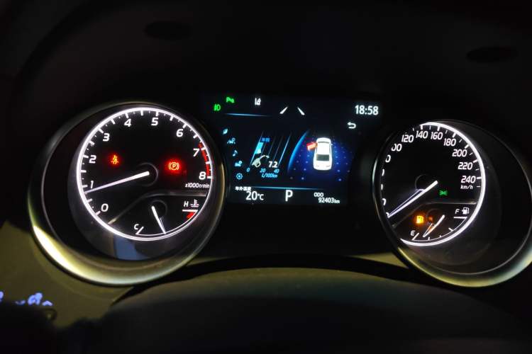 Used Toyota Camry 2021 2.0G Luxury Edition Odometer Close Up