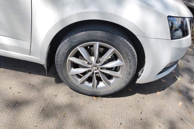 Used Skoda Octavia 2019 1.5L Automatic SmartDrive Comfort Edition China V Standard Right Front Wheel Hub