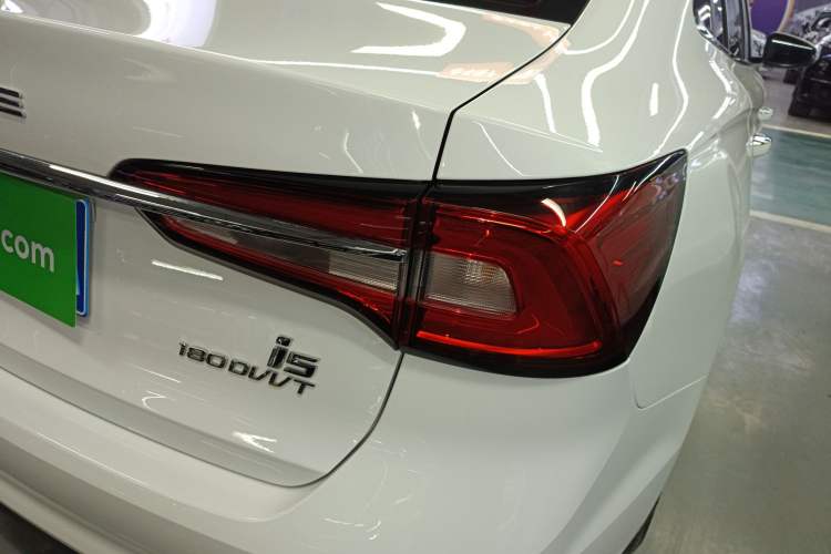 Used Roewe i5 2020 1.5L Automatic 4G Connect Luxury Flagship Edition
