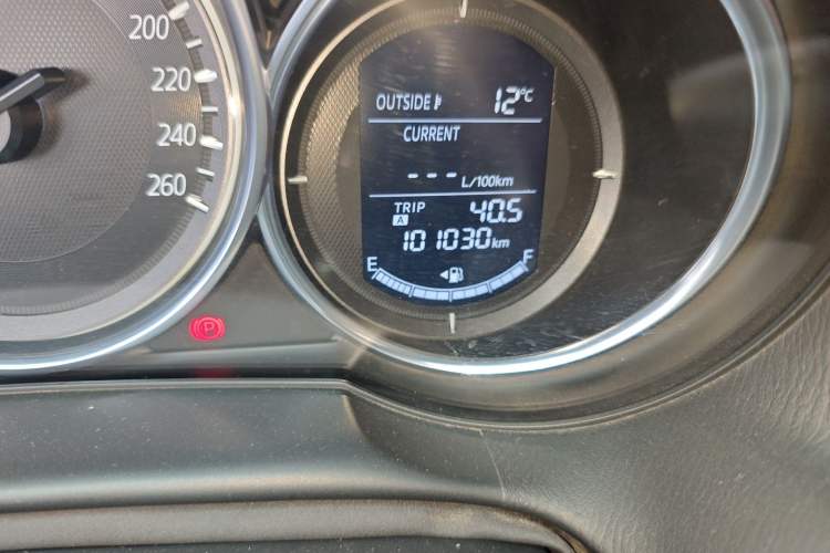 Used Mazda CX-5 2015 2.0L Automatic 4x4 Luxury Edition Odometer Close Up