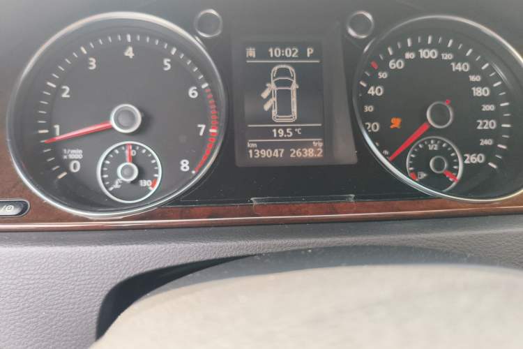 Used Volkswagen Magotan 2012 Travel Edition 2.0 TSI Luxury Version Odometer Close Up