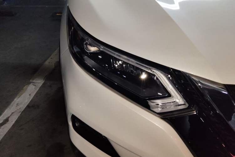 Used Nissan Qashqai 2019 2.0L CVT Luxury Edition Right Front Headlight