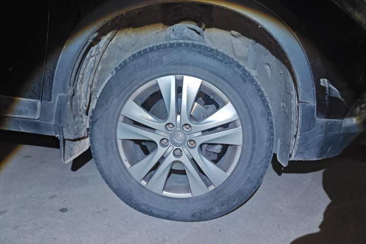 Used Dongfeng Aeolus AX7 2015 2.0L Manual Zhiyue Model
