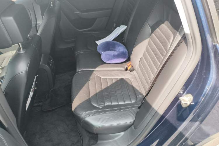 Used Volkswagen Magotan 2012 Travel Edition 2.0 TSI Luxury Version Left Rear Seat