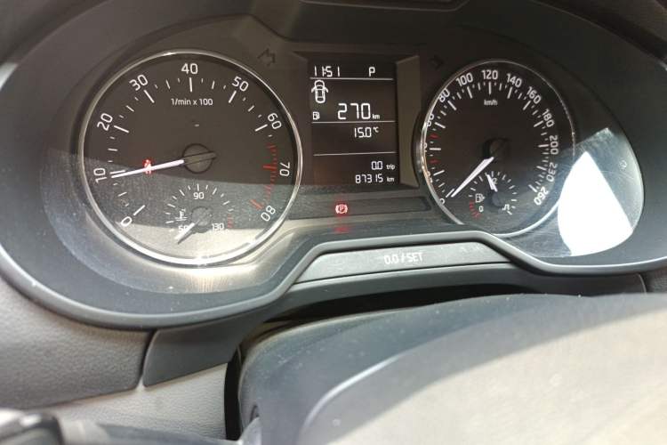 Used Skoda Octavia 2015 1.6L Automatic Yijie Edition Odometer Close Up