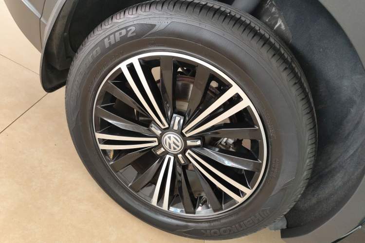 Used Volkswagen Tiguan L 2019 330TSI Automatic Two-Wheel Drive Luxury Edition China V Standard Right Rear Wheel Hub