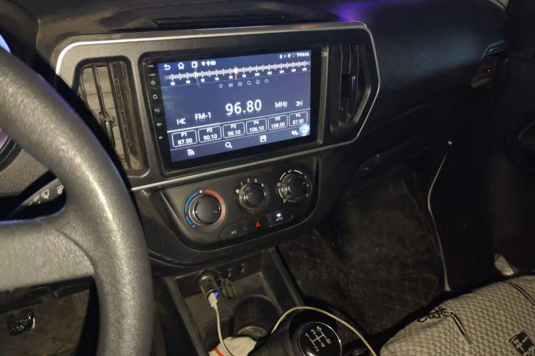 Used CHANGAN KAICHENG Ruixing M60 2023 1.6L CNG Comfort-Grade 6-Seater Passenger Vehicle
