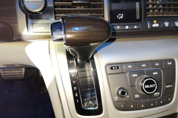 Used Honda Elysion 2012 2.4L VTi Luxury Edition
