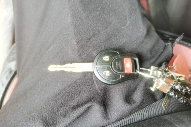 Used Nissan Tiida 2013 1.6L CVT Cool Cafe Edition
