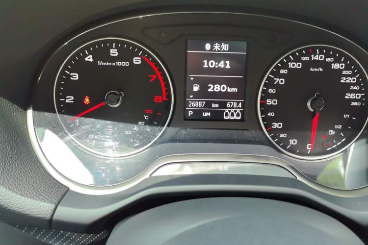 Used Audi Q2L 2018 35 TFSI Launch Exclusive Edition China V Odometer Close Up