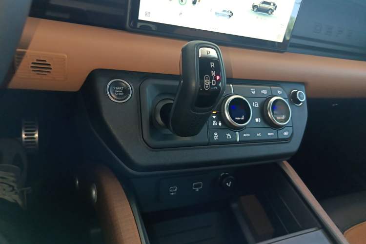 Used Land Rover Defender 2021 110 P400 X Gear Lever