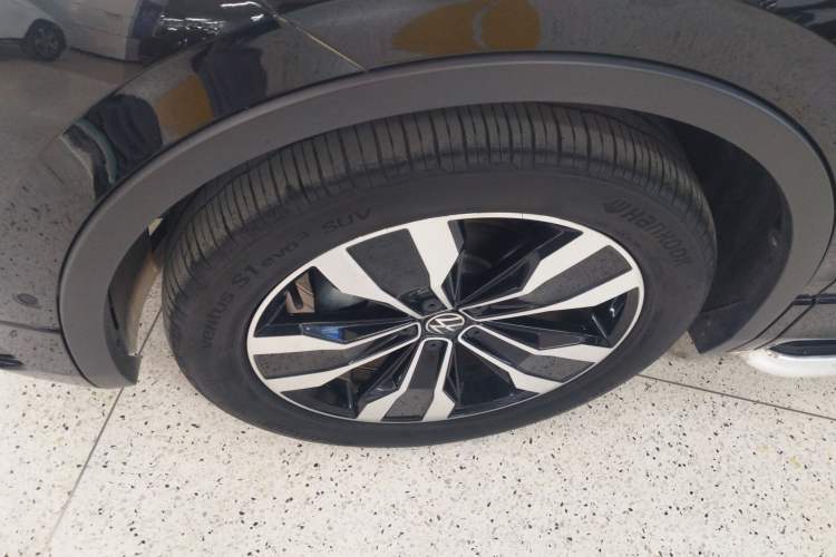 Used Volkswagen Tiguan L 2024 330TSI Automatic Two-Wheel Drive R-Line Enhanced Edition Left Front Wheel Hub