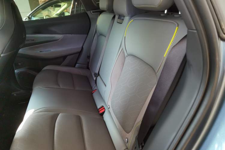 Used Lynk & Co 08 EM-P 2025 220 km All-Wheel-Drive Performance Halo
