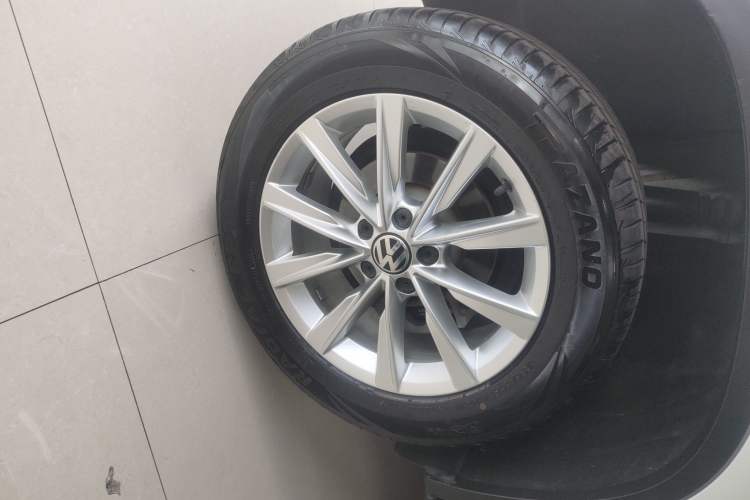 Used Volkswagen Tiguan 2016 280TSI Automatic Two-Wheel Drive Silk Road Comfort Edition Right Rear Wheel Hub