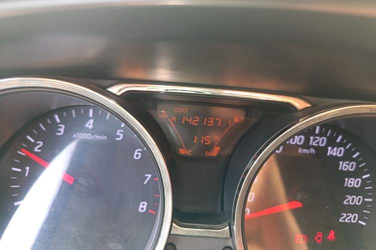 Used Nissan Livina 2013 1.6XE Manual Comfort Edition Odometer Close Up