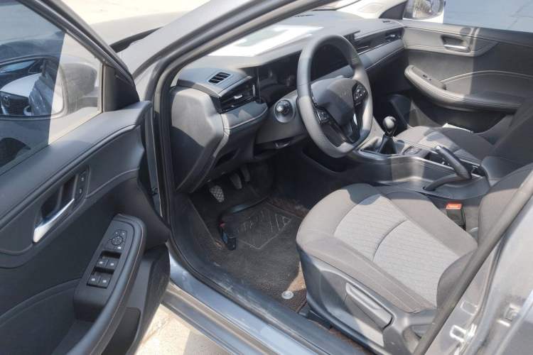 Used Roewe i5 2023 1.5L Manual Comfort Edition