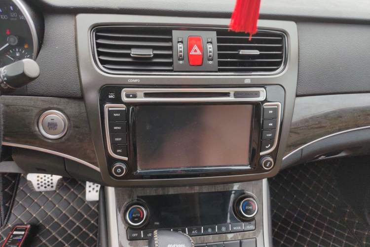Used Haval H8 2015 2.0T Two-Wheel-Drive Luxury Version Audio And AC Panel