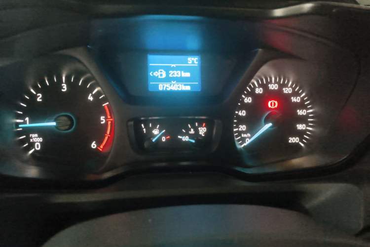 Used Ford Transit 2020 2.0T Diesel Multi-Function Commercial Vehicle Mid-Chassis Low-Roof Design with Dual Rear Doors Meeting China VI Emission Standards
