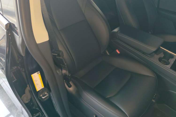 Used Tesla Model Y 2023 Long-Range All-Wheel-Drive Version