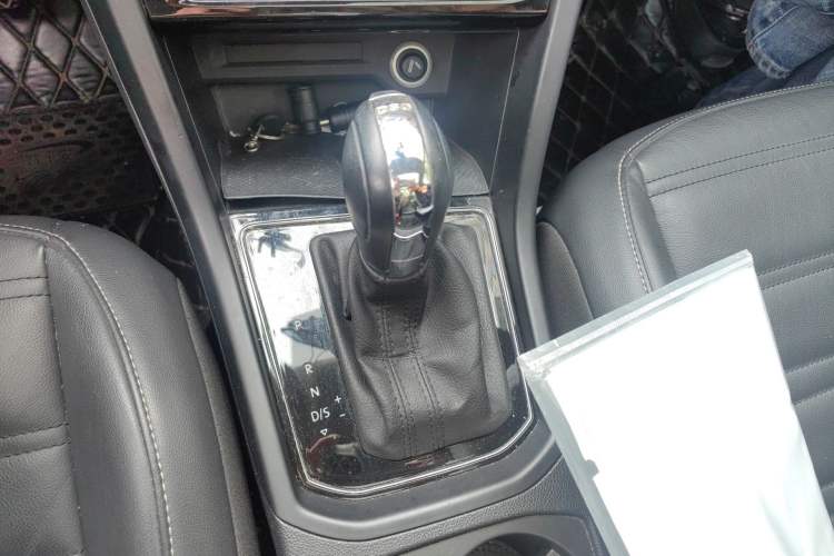 Used Volkswagen Touran 2016 Volkswagen Touran L 280TSI DSG Comfort Edition Gear Lever