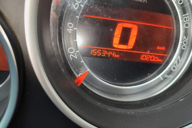 Used Citroen C4L 2013 1.8L Automatic Jingzhi Edition Odometer Close Up