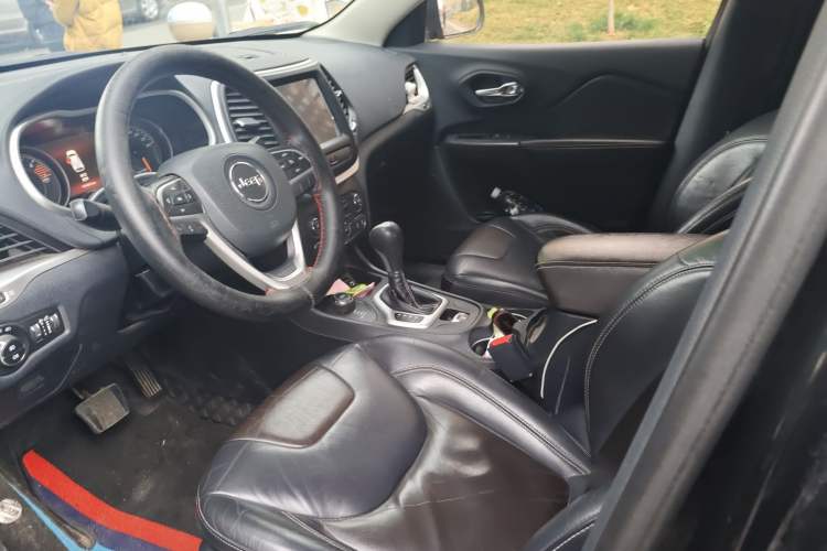 Used Jeep Cherokee 2016 2.4L Professional Smart Version