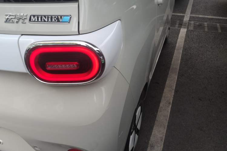 Used Wuling Hongguang MINIEV 2024 3rd Generation 215km Advanced Version Right Rear Taillight