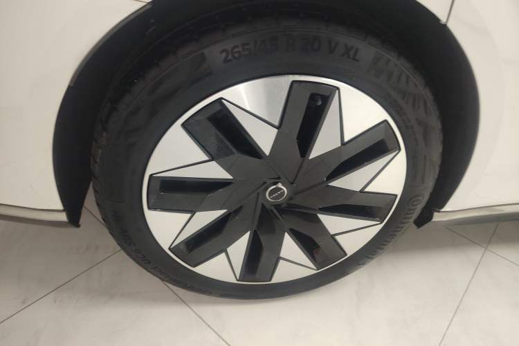 Used Volvo EM90 2025 Ultra Six-Seater