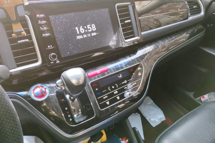 Used Honda Elysion 2019 2.0L Hybrid Luxury Edition Audio And AC Panel