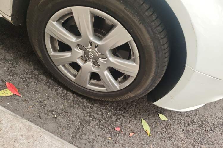 Used Audi A4L 2011 2.0 TFSI Standard Model Right Front Wheel Hub