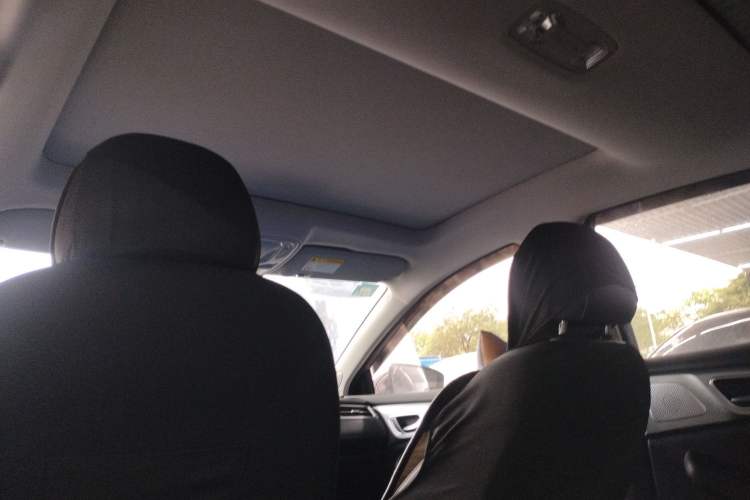 Used Roewe i6 MAX 2020 300TGI Automatic Cool & Stylish Skyroof Edition Headliner