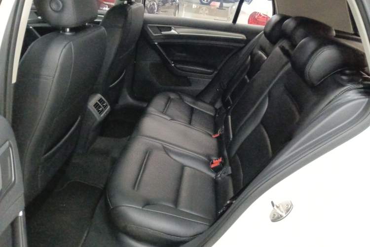 Used Volkswagen Golf 2016 230TSI Automatic Comfort Version
