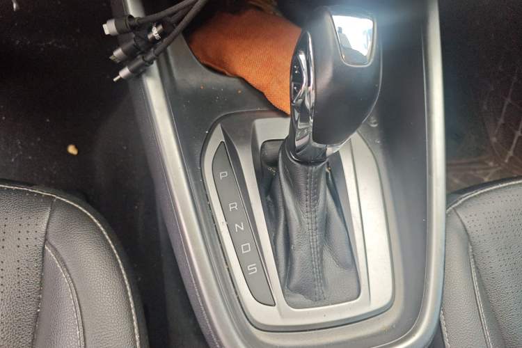 Used Ford Escort 2017 Happiness Edition 1.5L Automatic Fashion Version Gear Lever