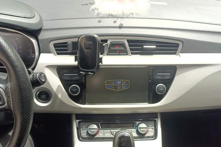 Used Geely Auto Emgrand X7 Sport 2018 1.8TD Automatic Two-Wheel Drive Smart Connect 4G Internet Edition
