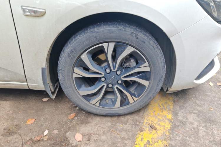 Used Chevrolet Monza 2019 RS 330T Automatic Comfort Edition China VI Standard Right Front Wheel Hub