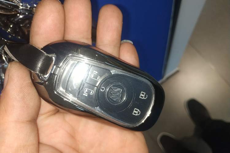 Used Buick GL8 2022 ES Landtrek 653T Luxury Edition