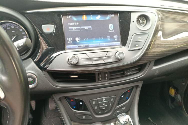 Used Buick Envision 2018 20T Two-Wheel-Drive Elite Model Audio And AC Panel