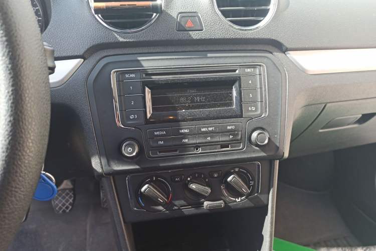 Used Volkswagen Jetta 2015 Zhuihui Edition 1.6L Manual Comfort Model